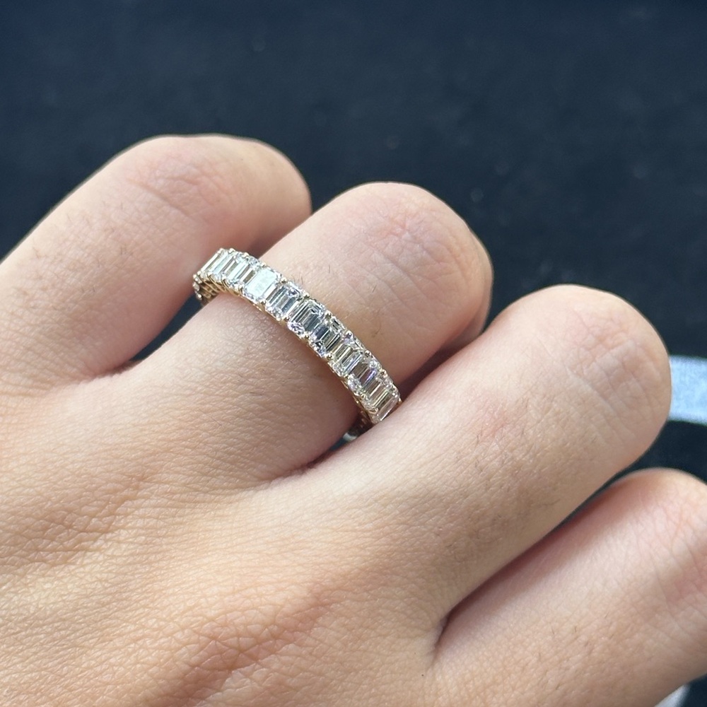 Elegant Gold Band Ring